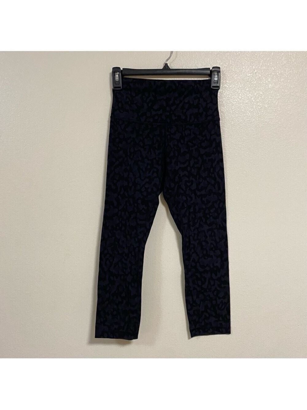 Lululemon Leggings Women’s Size 4 Black Camo Align Formation Camo crop Leggings